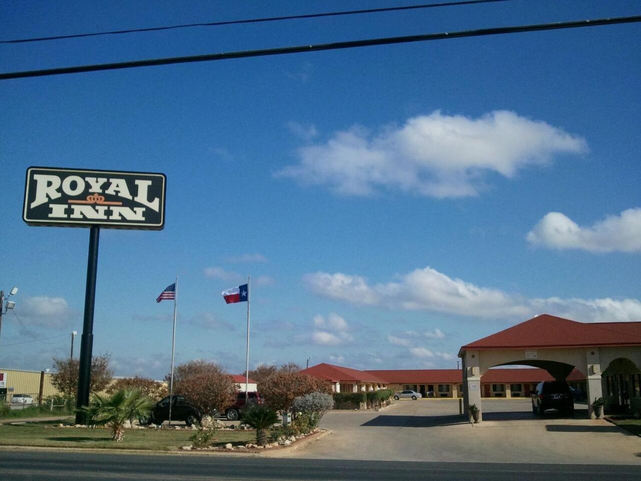 Royal Inn Pearsall Buitenkant foto
