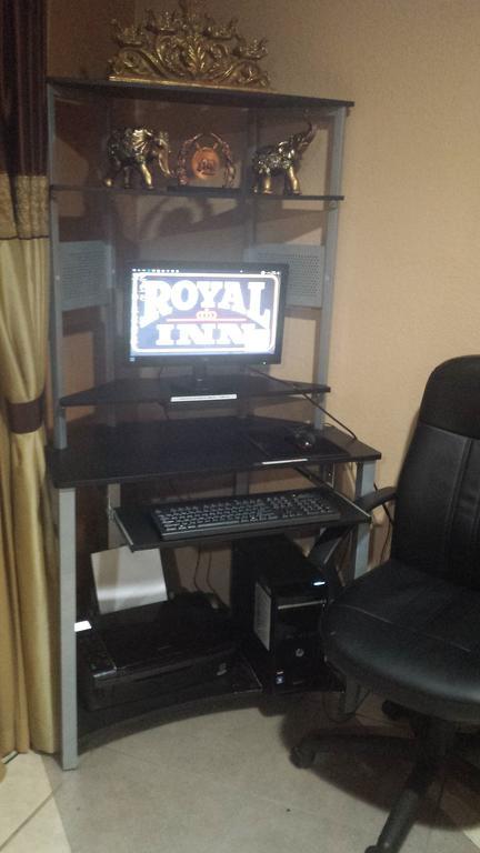 Royal Inn Pearsall Buitenkant foto