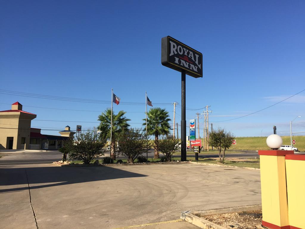 Royal Inn Pearsall Buitenkant foto