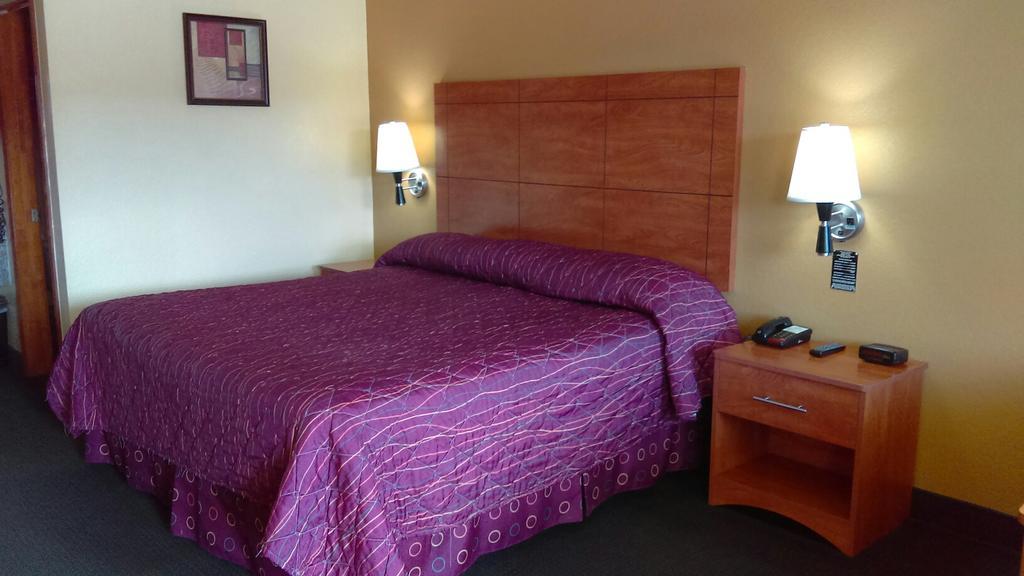 Royal Inn Pearsall Buitenkant foto