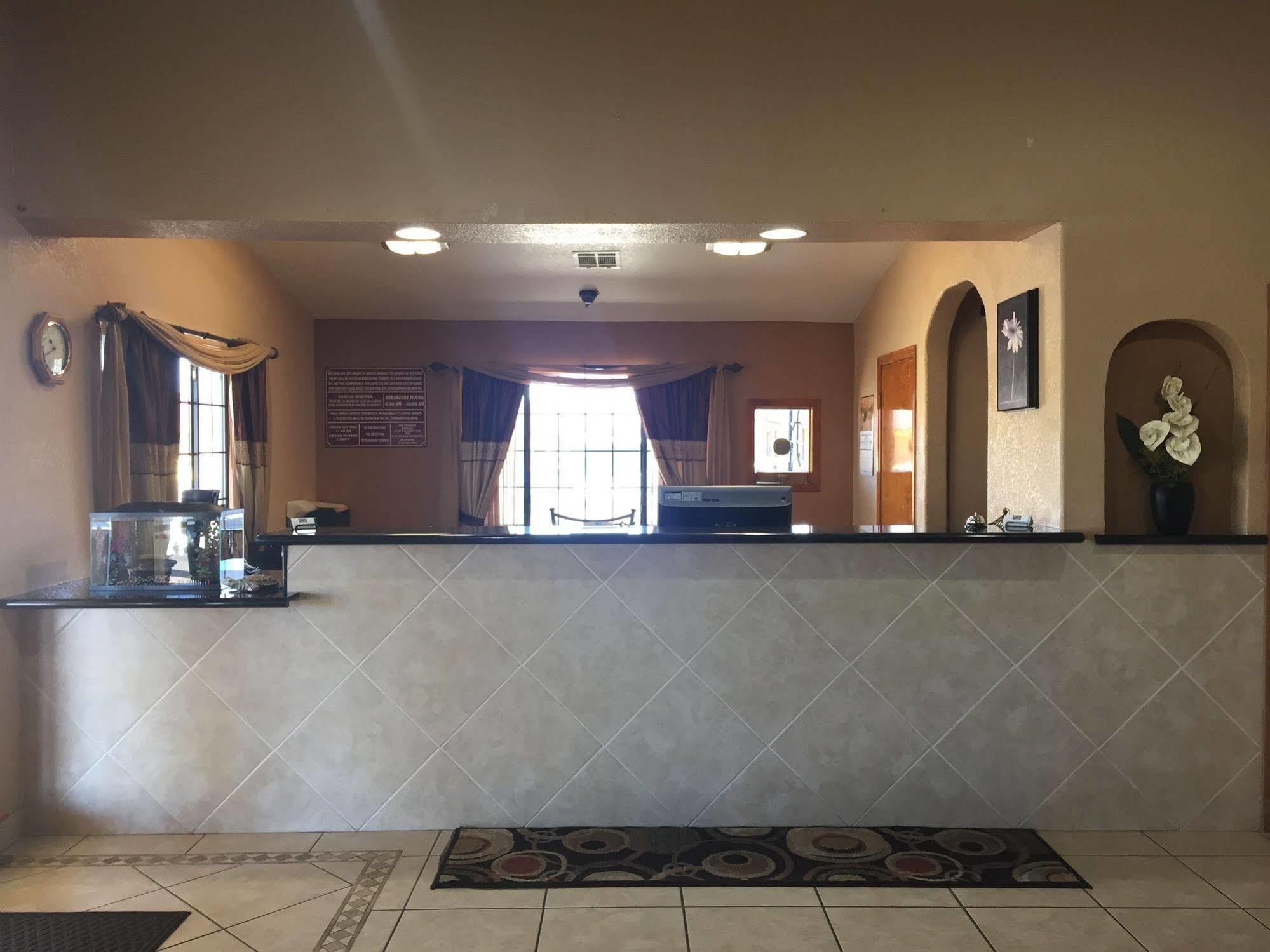 Royal Inn Pearsall Buitenkant foto
