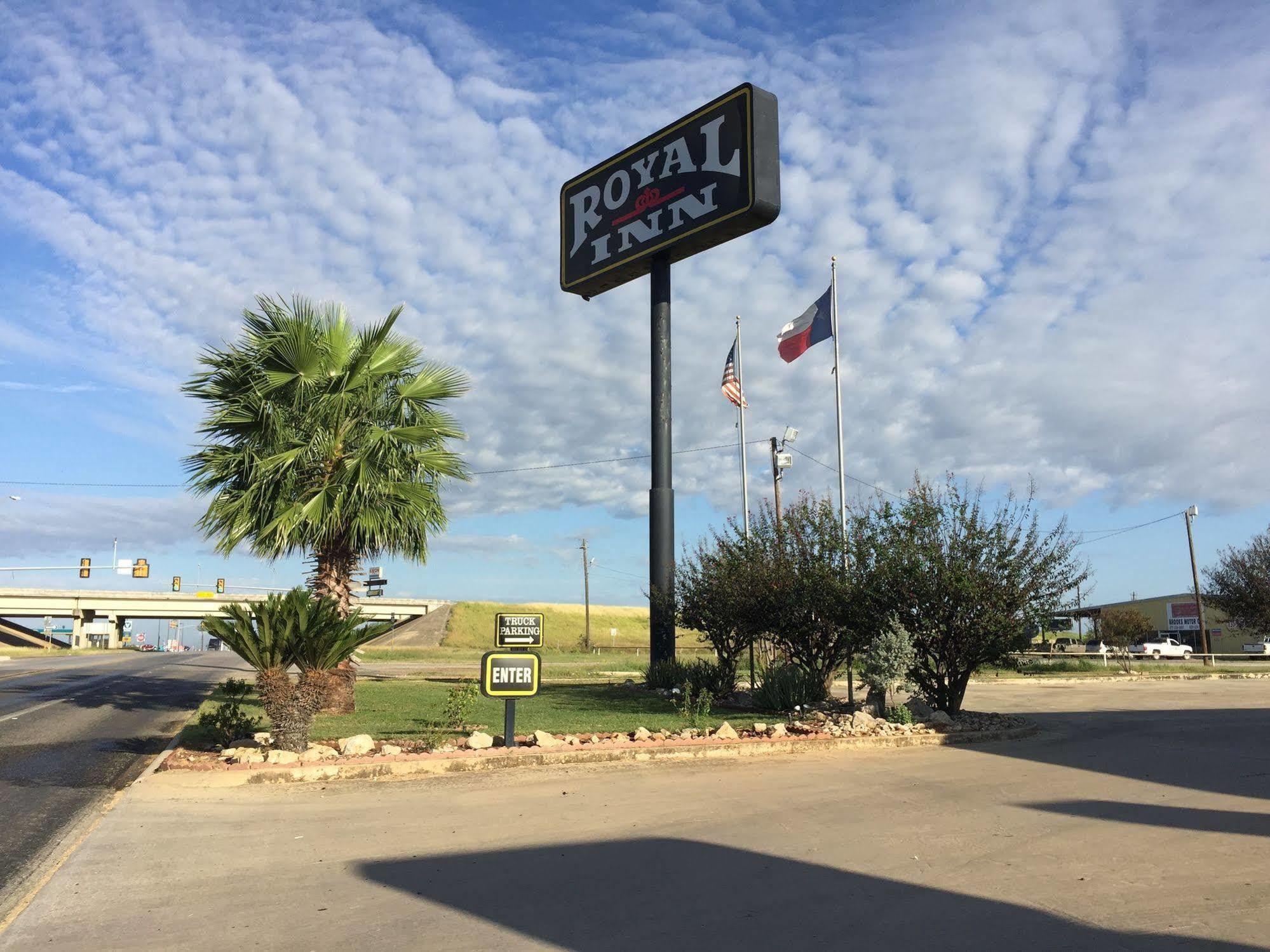 Royal Inn Pearsall Buitenkant foto
